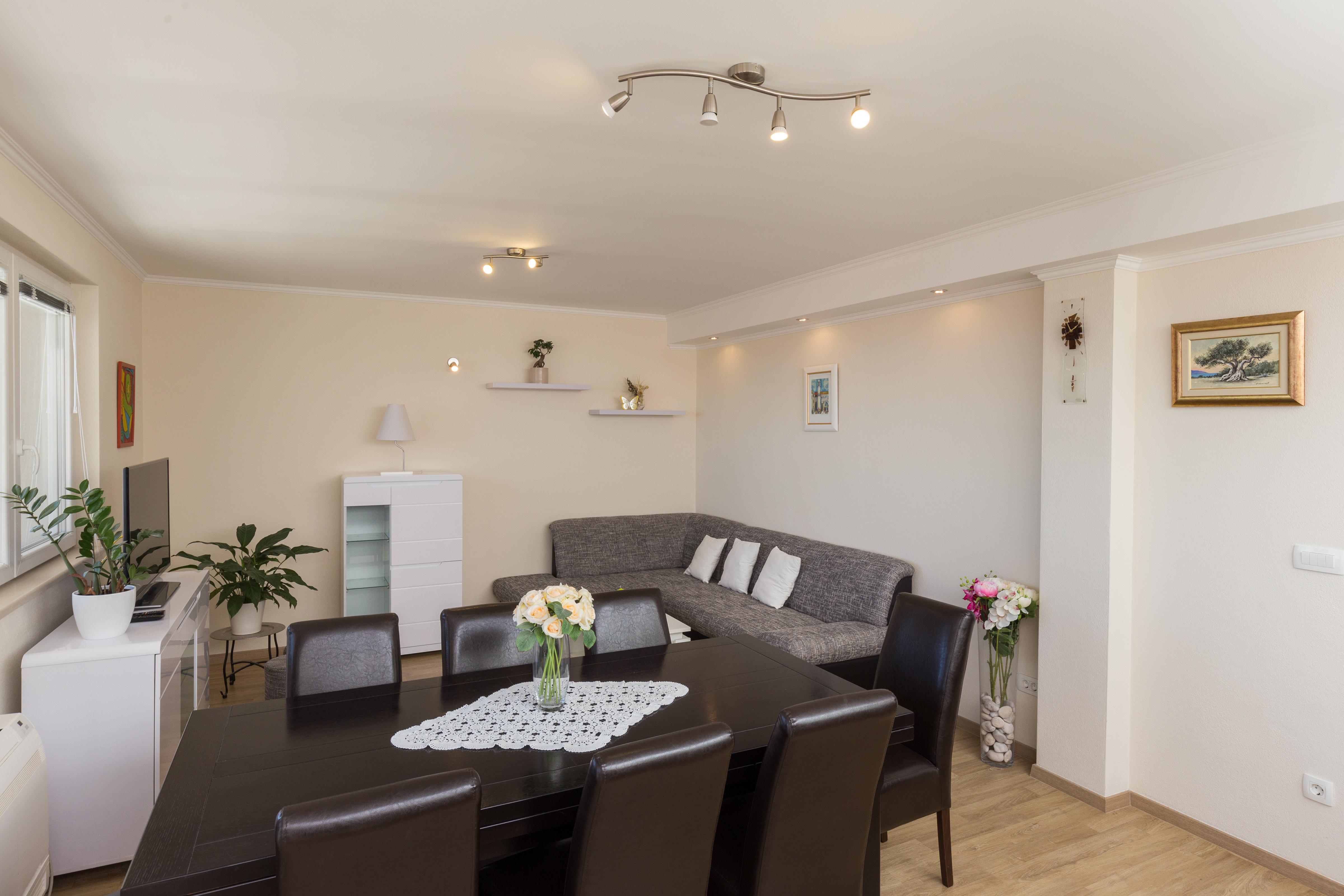 Apartament Dadic *