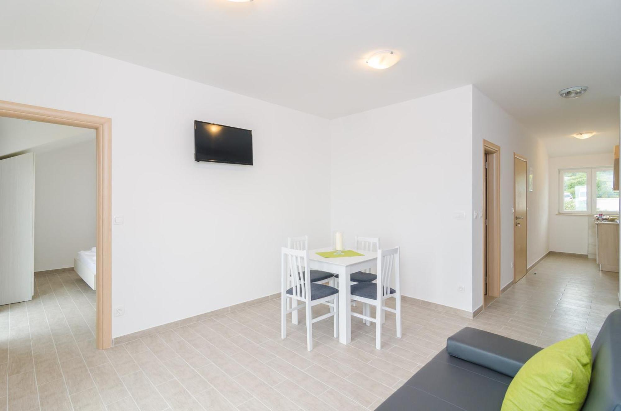 Apartament Dadic *